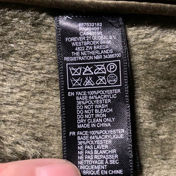 Amazing XXI faux fur vest Size Small Petite, gorgeous green and very good cond - Picture 6 of 7